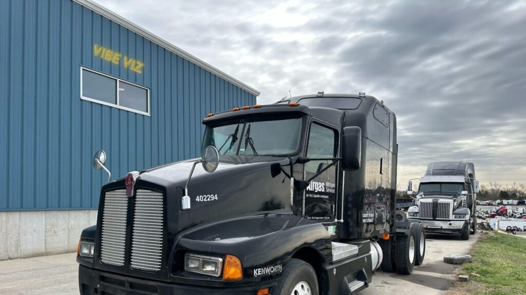Kenworth T600A